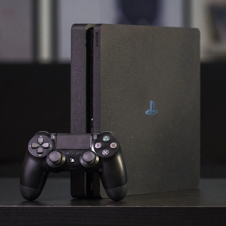 پلی استیشن PS4 Slim دست دوم و استوک – ظرفیت ۱ ترابایت، کپیخور شده